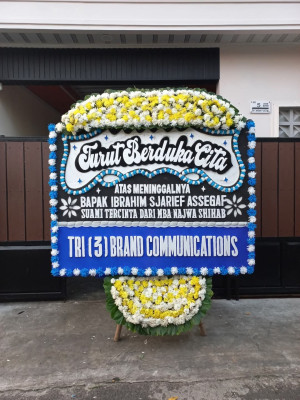 Papan Bunga Duka di Ujung Padang